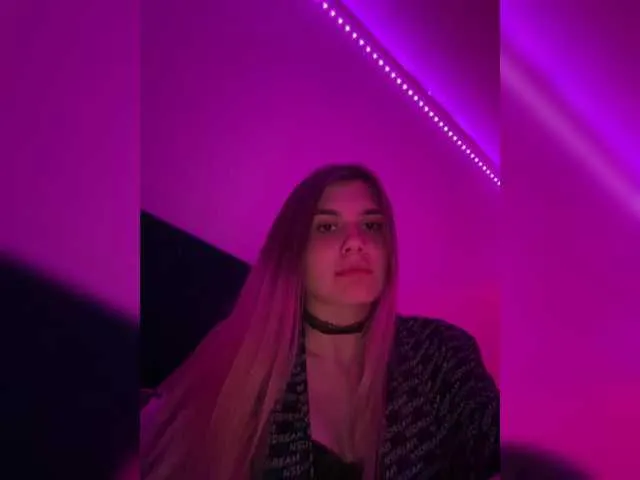 AngelBlushXXX – webcam model profile photo Image 2