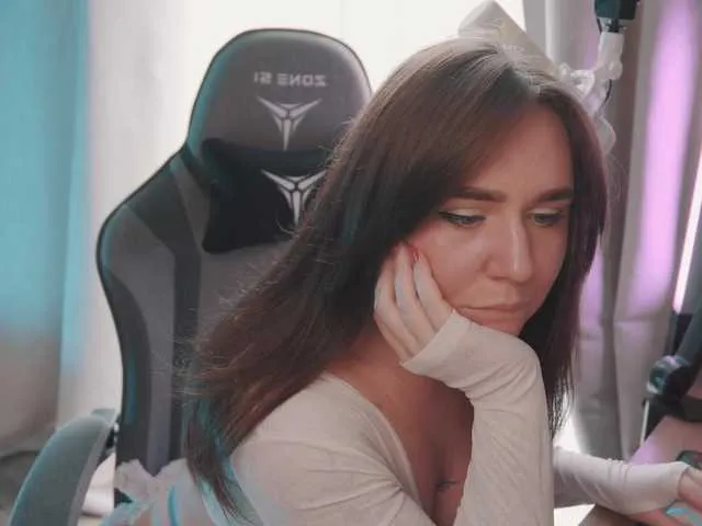 aloeloea – webcam model profile photo Image 2