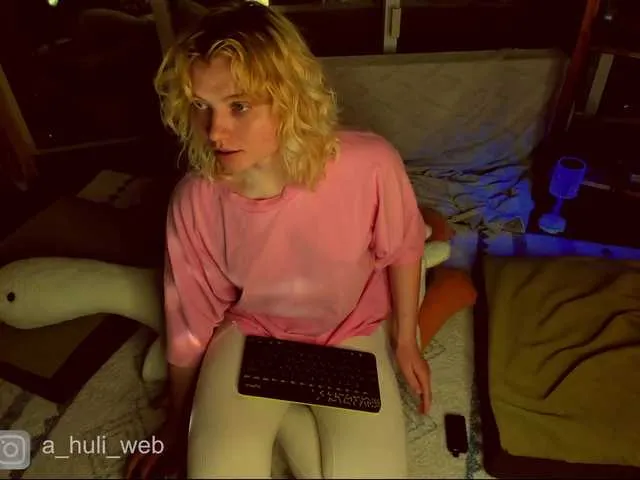 SusyBlair – webcam model profile photo Image 3