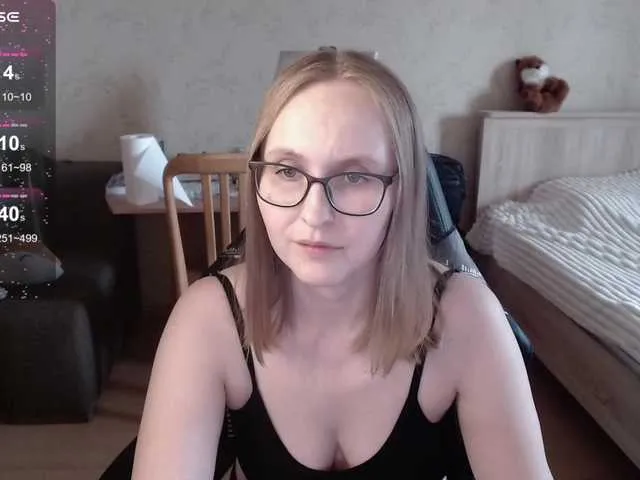 LoveCatsuit – webcam model profile photo Image 5