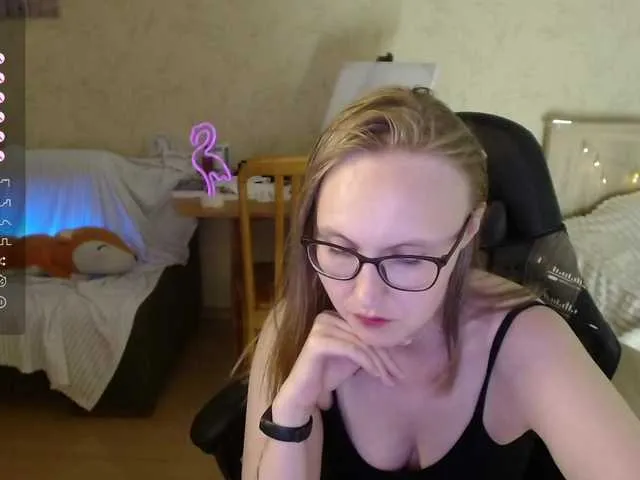 LoveCatsuit – webcam model profile photo Image 8