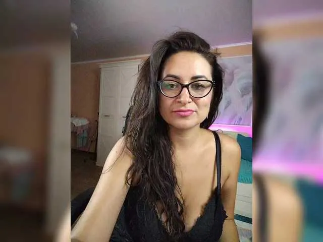 British_EmJess – webcam model profile photo Image 7