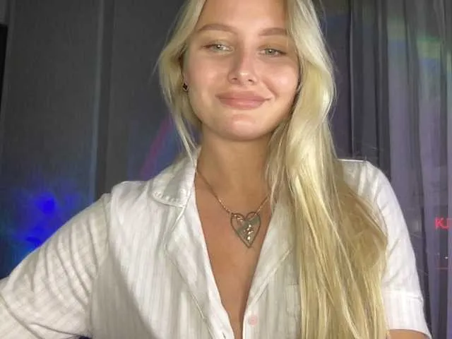 MishaBrizo – webcam model profile photo Image 3