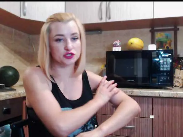 momixoxo – webcam model profile photo Image 5