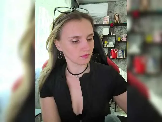 MistressLouUK – webcam model profile photo Image 17