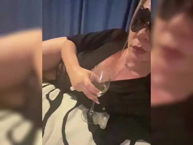 SashaVaughn – webcam model profile photo Image 14