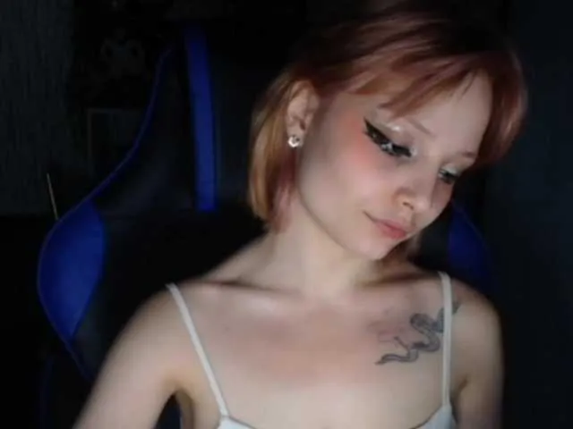 KateDivineUK – webcam model profile photo Image 3