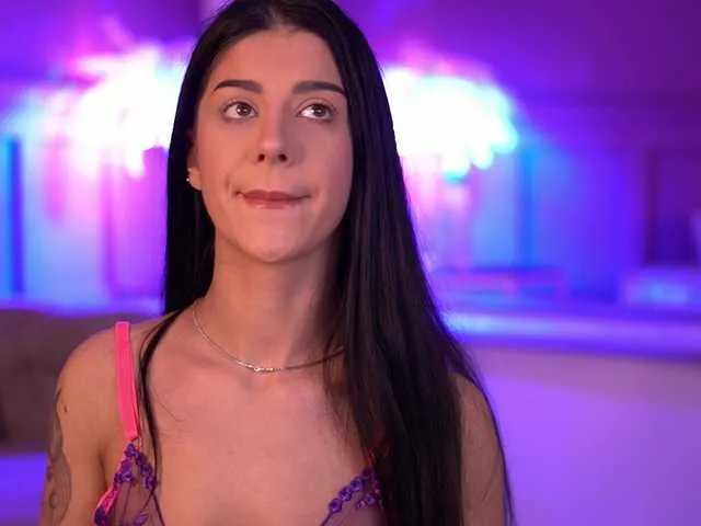 BaddNikky – webcam model profile photo Image 3