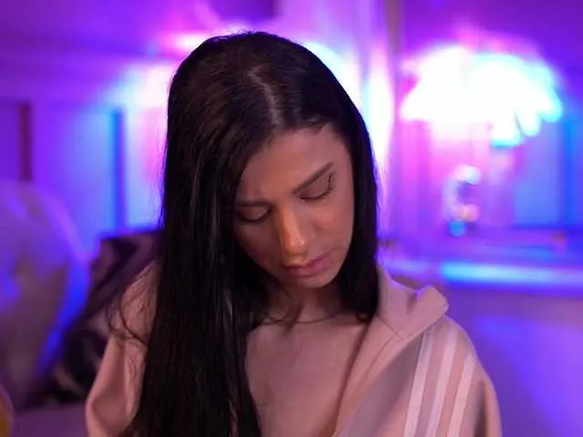 BaddNikky – webcam model profile photo Image 6