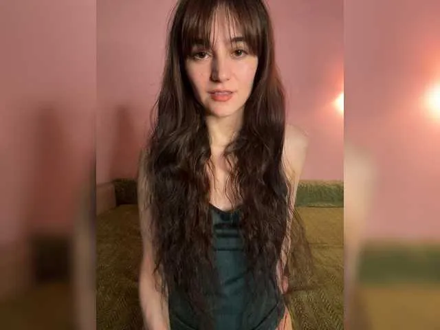 British_EmJess – webcam model profile photo Image 15