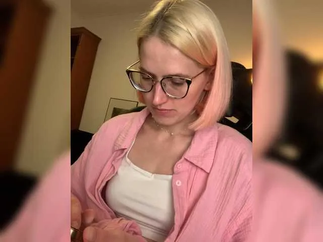 SusyBlair – webcam model profile photo Image 13