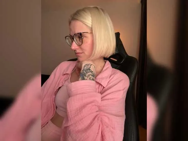 SusyBlair – webcam model profile photo Image 18