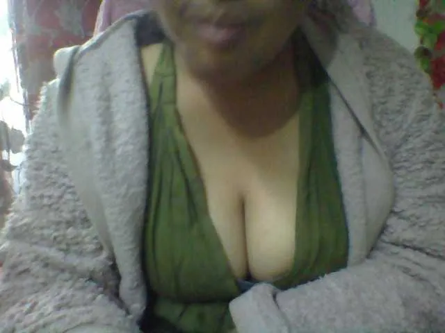 LizzieGreyX – webcam model profile photo Image 3