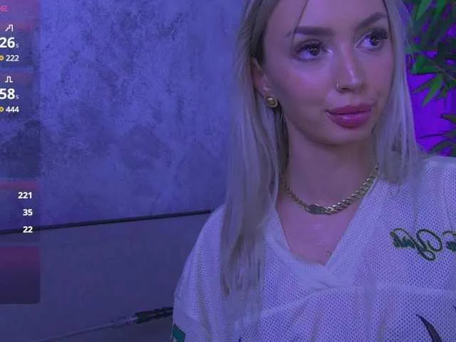 SashaVaughn – webcam model profile photo Image 7