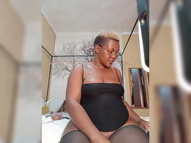 LiaMetz – webcam model profile photo Image 12