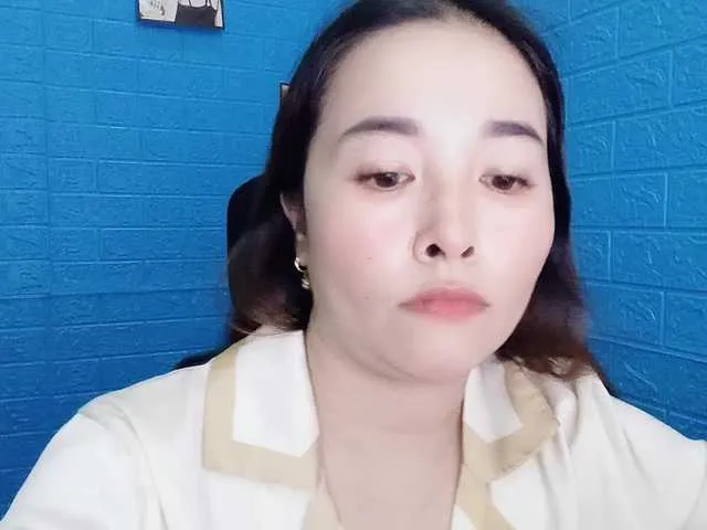 British_EmJess – webcam model profile photo Image 12