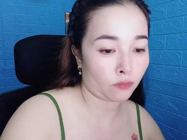 British_EmJess – webcam model profile photo Image 13