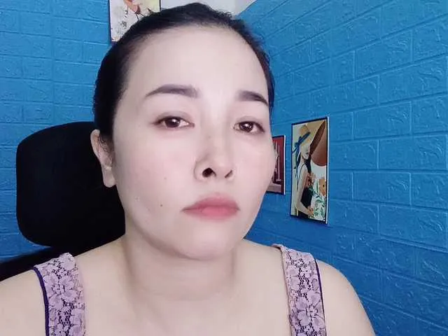 British_EmJess – webcam model profile photo Image 16