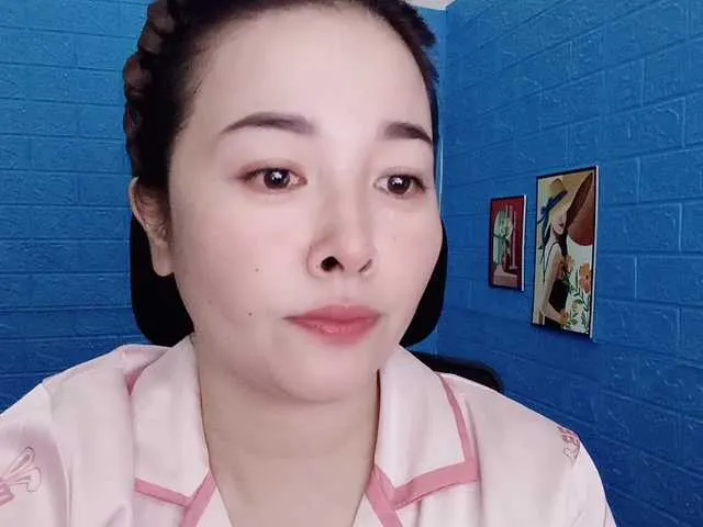 British_EmJess – webcam model profile photo Image 17