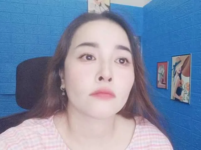 British_EmJess – webcam model profile photo Image 3