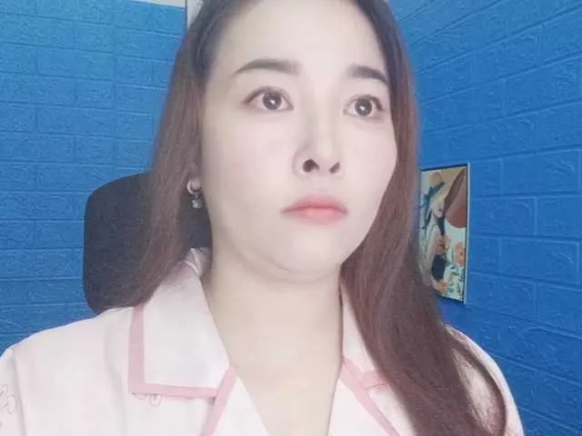 British_EmJess – webcam model profile photo Image 6