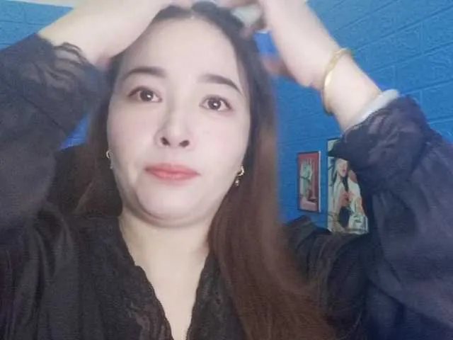 British_EmJess – webcam model profile photo Image 9