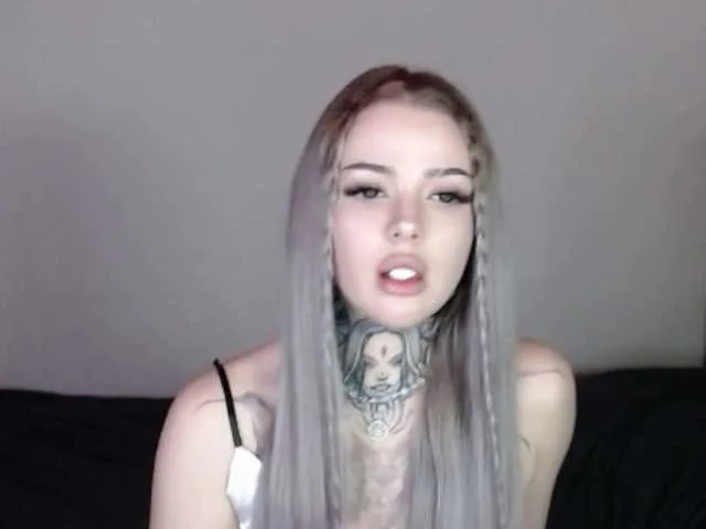 MilashaNyasha – webcam model profile photo Image 4