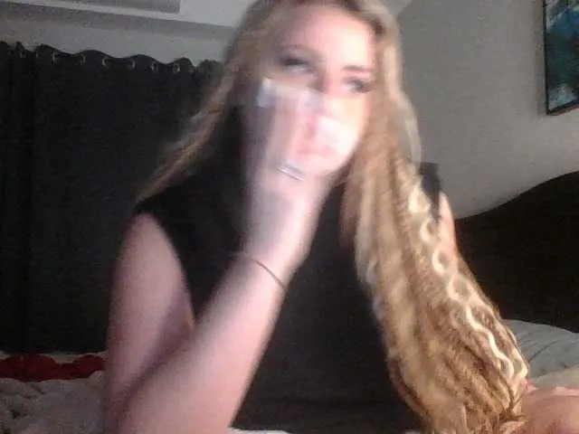 BlondeDollTia Image 7
