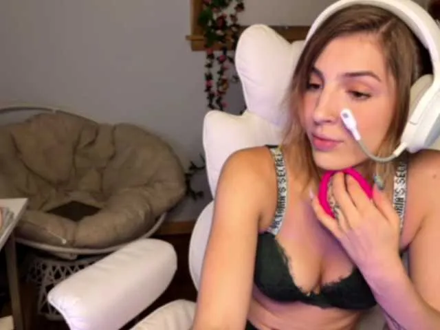 Julia93cherry – webcam model profile photo Image 9