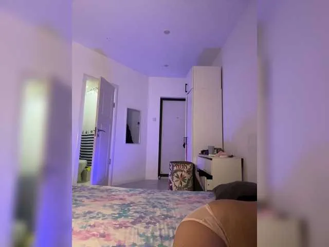 BlondeScarlettx – webcam model profile photo Image 11