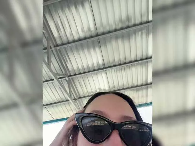 LoraDevine – webcam model profile photo Image 6