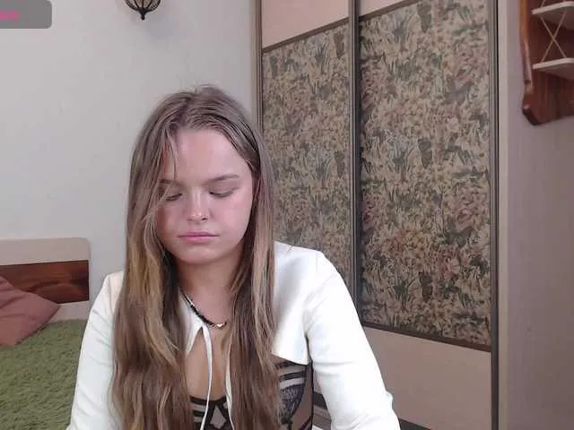 KateDivineUK – webcam model profile photo Image 5