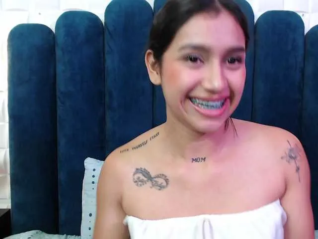 LorrySkye – webcam model profile photo Image 5