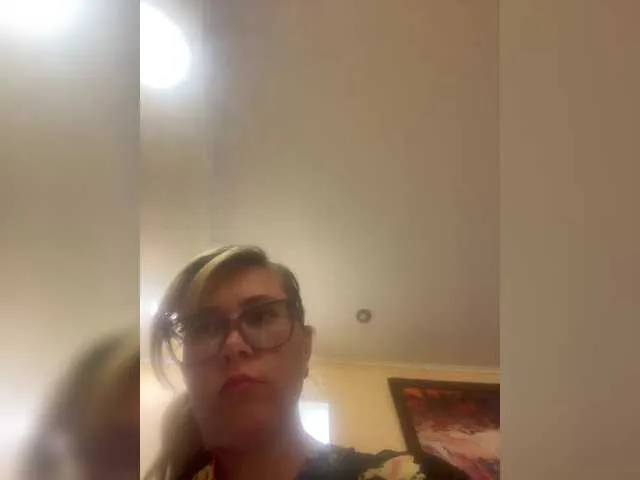 British_EmJess – webcam model profile photo Image 17