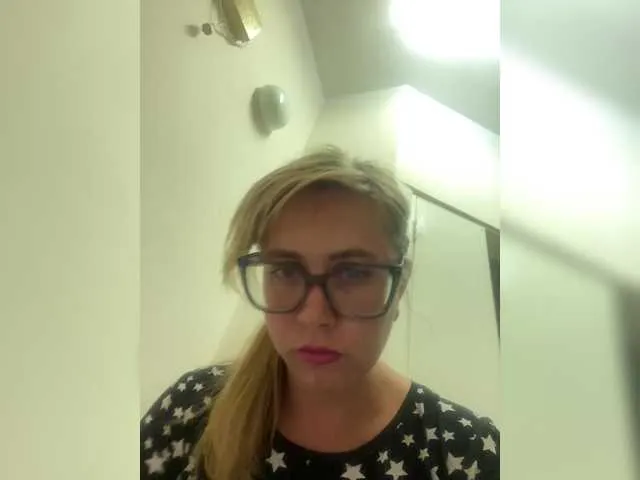 blondeambitionnn – webcam model profile photo Image 7