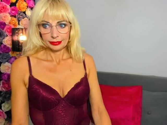 British_EmJess – webcam model profile photo Image 16