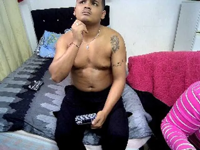 Gold-Couple2 – webcam model profile photo Image 5