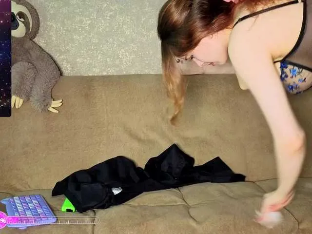 famouswomen – webcam model profile photo Image 2