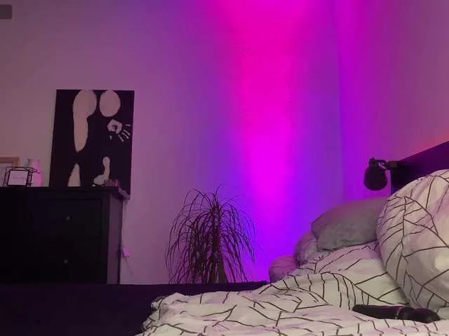 British_EmJess – webcam model profile photo Image 14