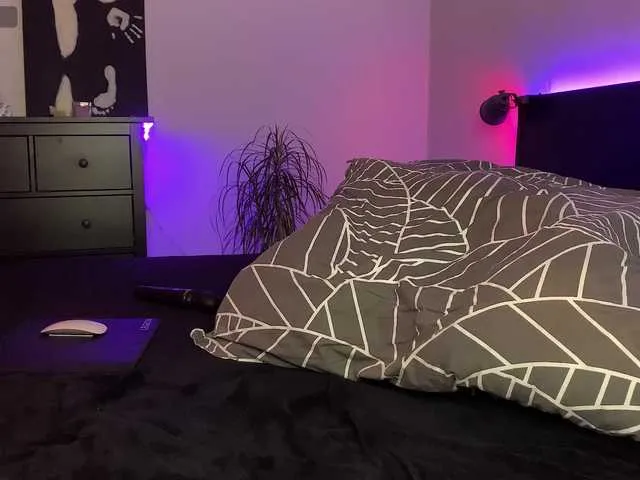 British_EmJess – webcam model profile photo Image 6