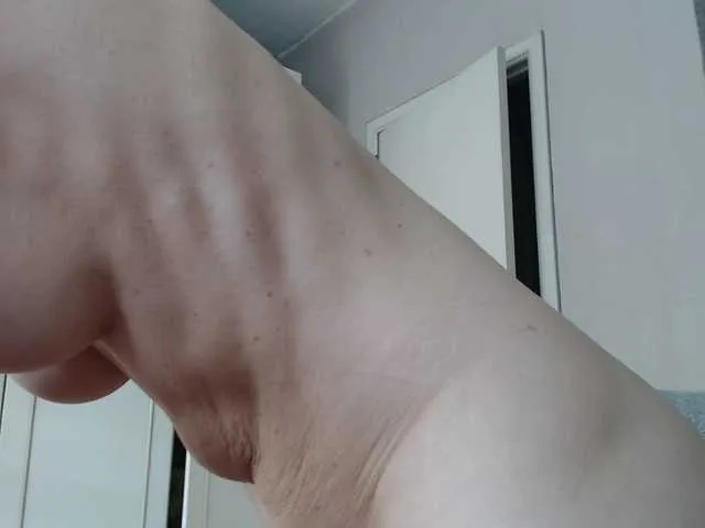 Kris-76 – webcam model profile photo Image 19