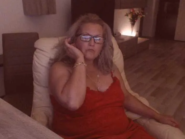 BrookeBratXO – webcam model profile photo Image 13