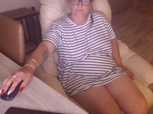 BrookeBratXO – webcam model profile photo Image 14