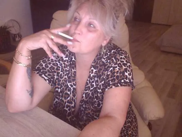 BrookeBratXO – webcam model profile photo Image 17