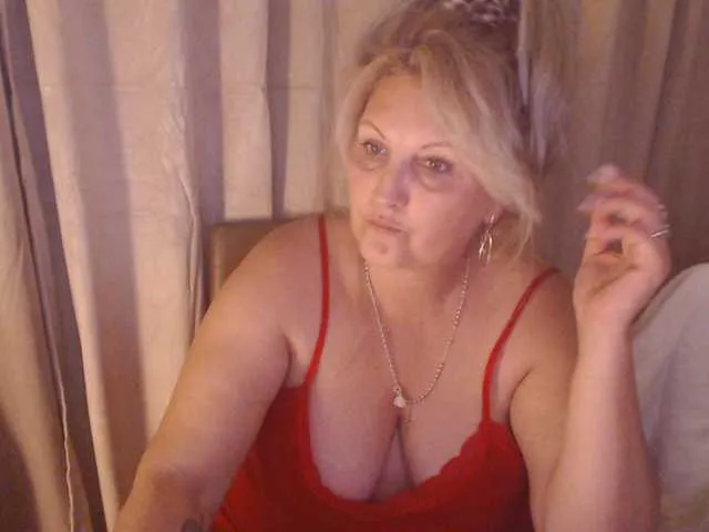 BrookeBratXO – webcam model profile photo Image 18