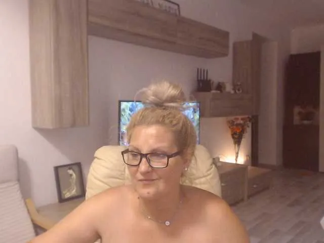 BrookeBratXO – webcam model profile photo Image 2