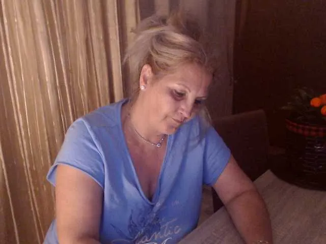 BrookeBratXO – webcam model profile photo Image 3