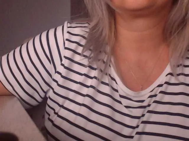 BrookeBratXO – webcam model profile photo Image 4