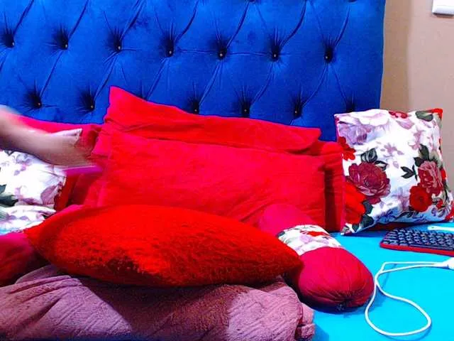 Libely – webcam model profile photo Image 11