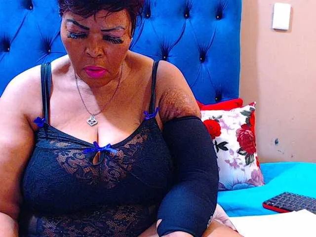 Libely – webcam model profile photo Image 12